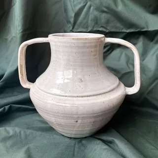 Eva Thomas ceramic vessel