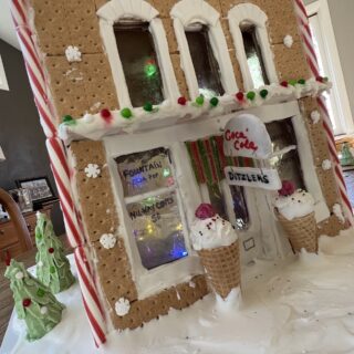 Holiday Walk Gingerbread House24