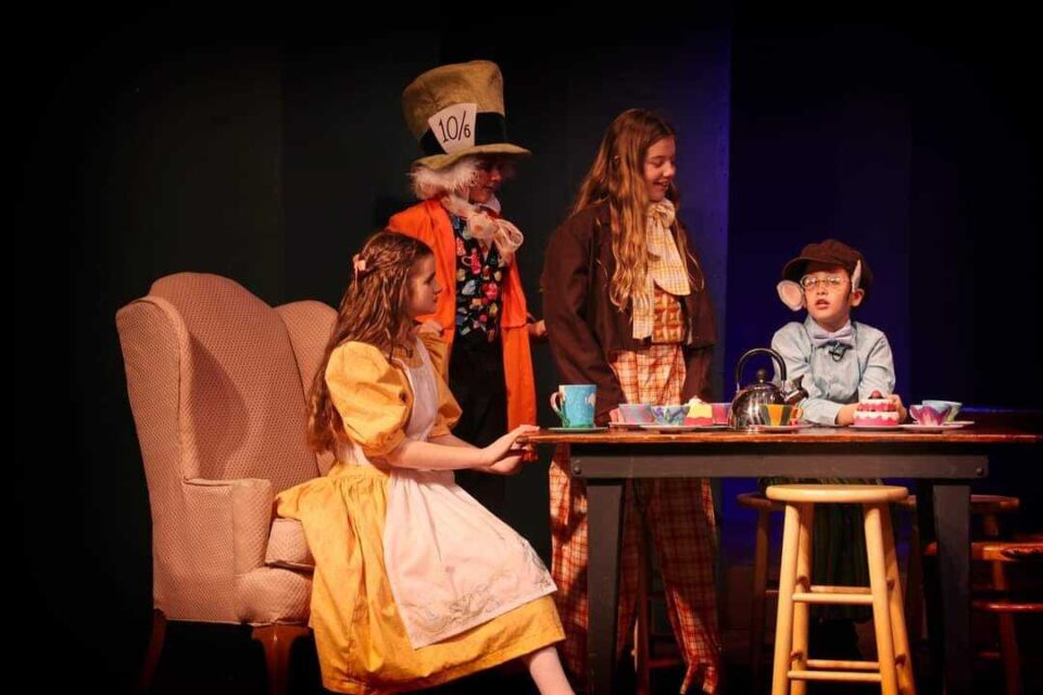 Alice in wonderland cast