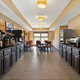 IN421 Breakfast Area2 1