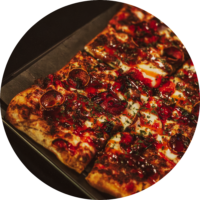 Two ees pizza circle