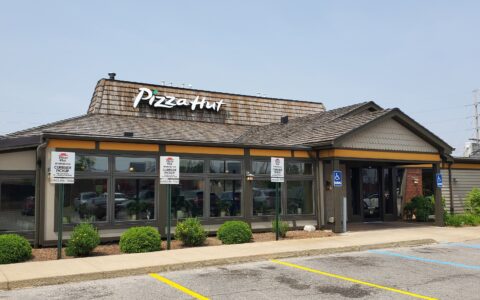 Exterior pizza hut